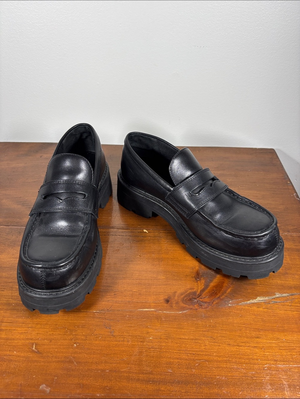 Vagabond Shoemakers Cosmo 2.0 Black Leather Lug-Sole Penny Loafers SZ 7 Woman